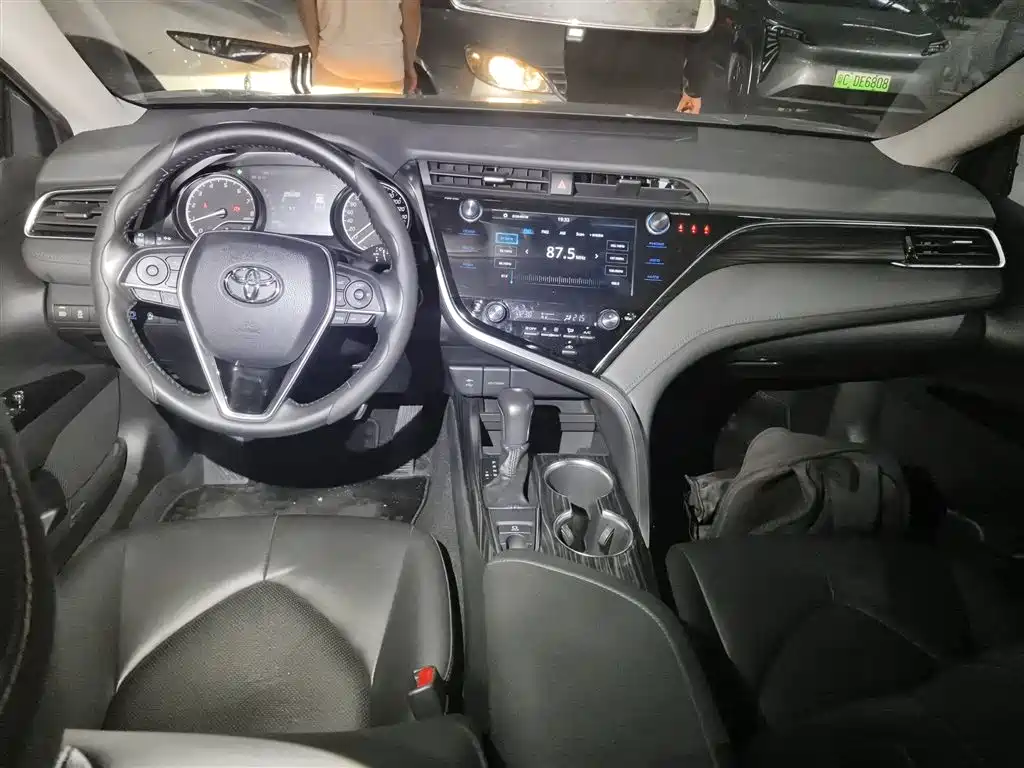 Toyota Camry 2020 — фото 6