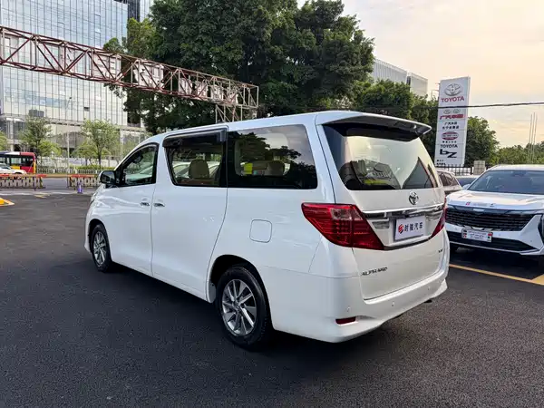 Toyota Alphard 2014