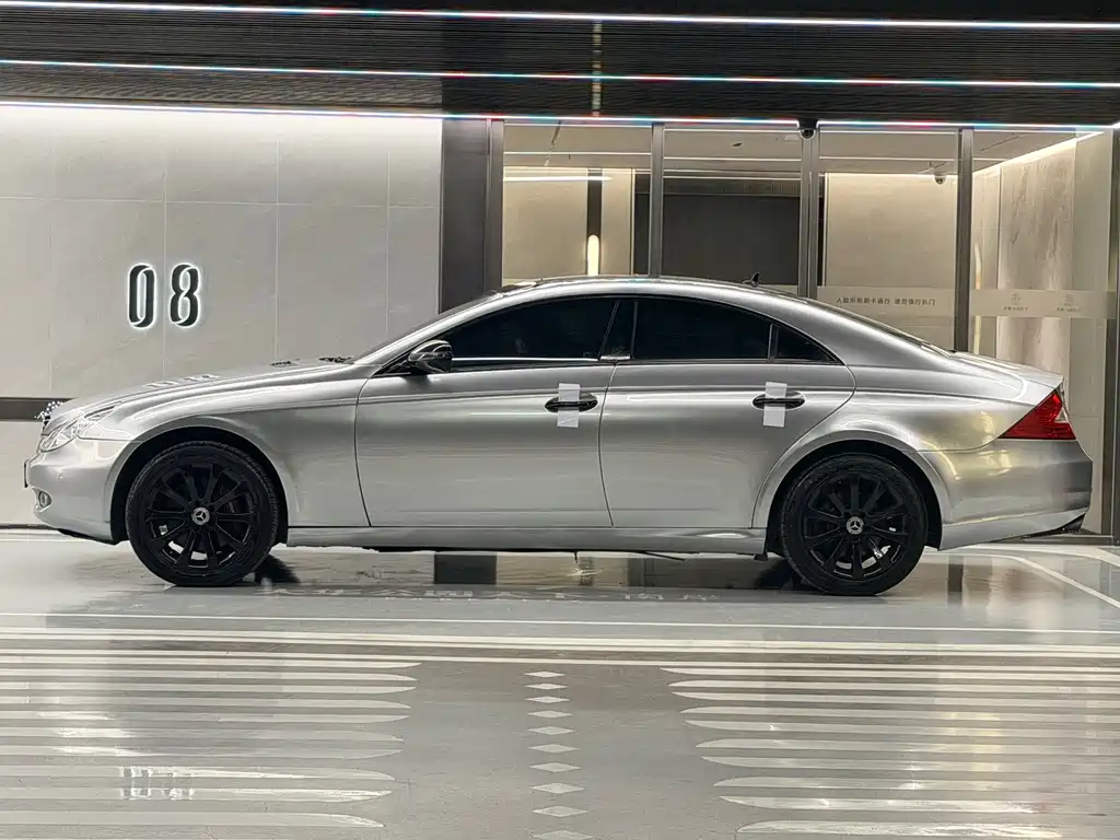 Mercedes-Benz CLS 2011 — фото 24