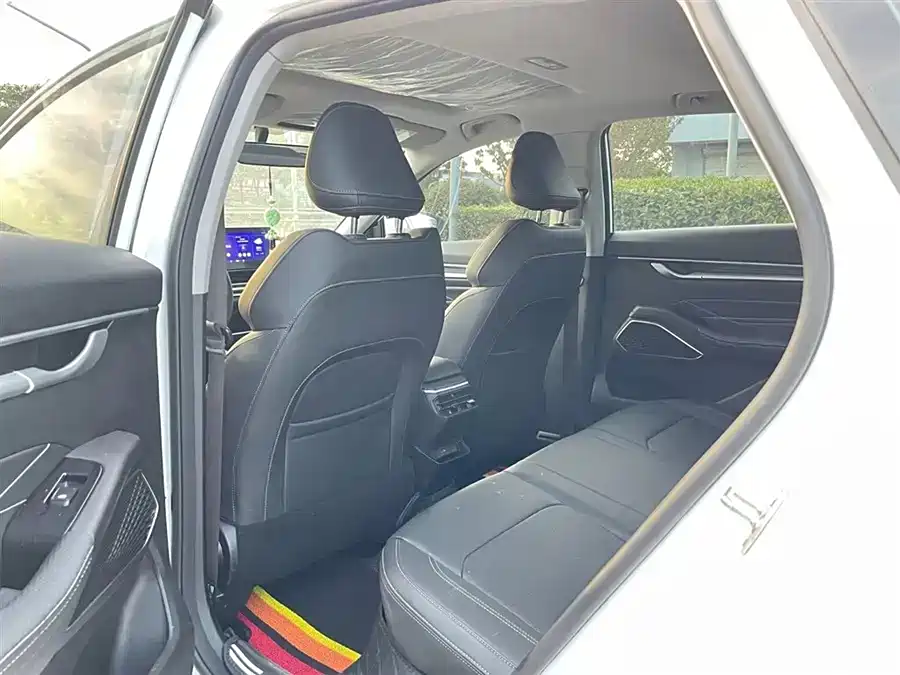 Geely Emgrand 2023