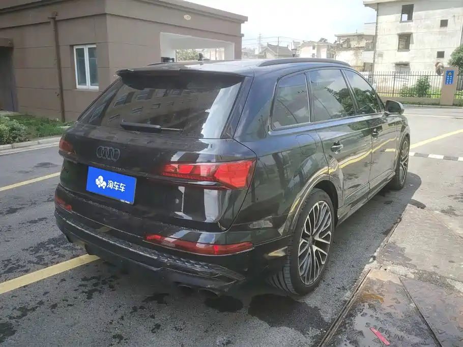 Audi SQ7 2025