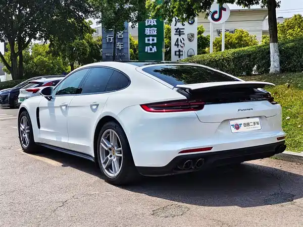 Porsche Panamera 2019