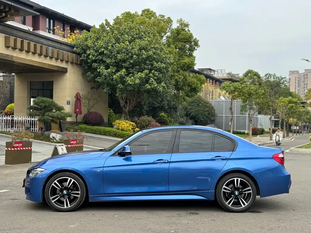 BMW 3 Series 2018 — фото 13