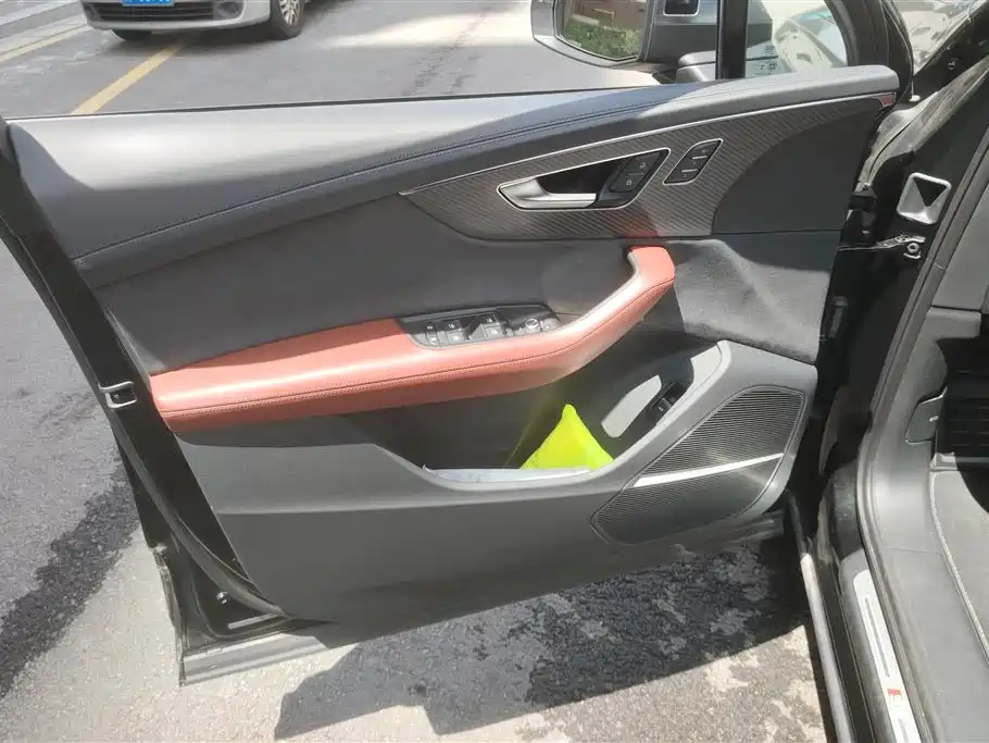 Audi SQ7 2025