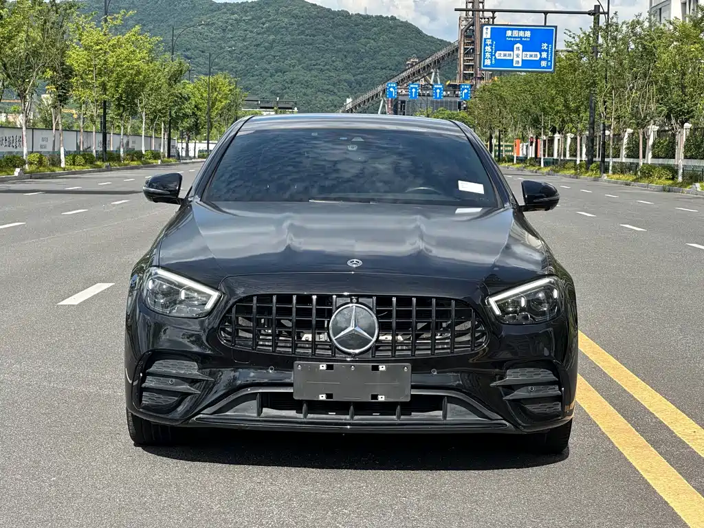 Mercedes-Benz E-Class 2022