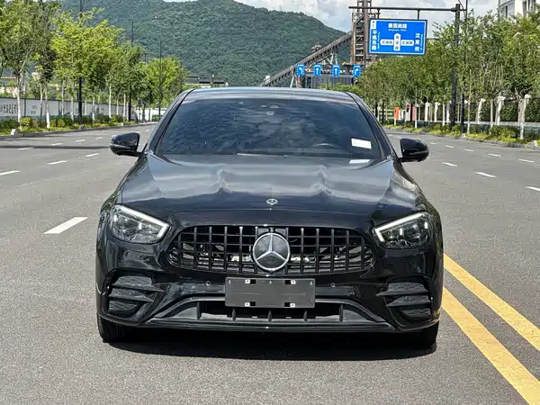Mercedes-Benz E-Class 2022