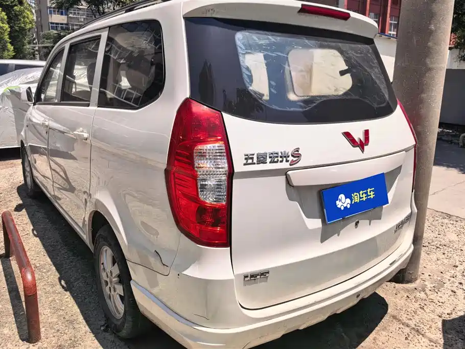 Wuling Hongguang 2016