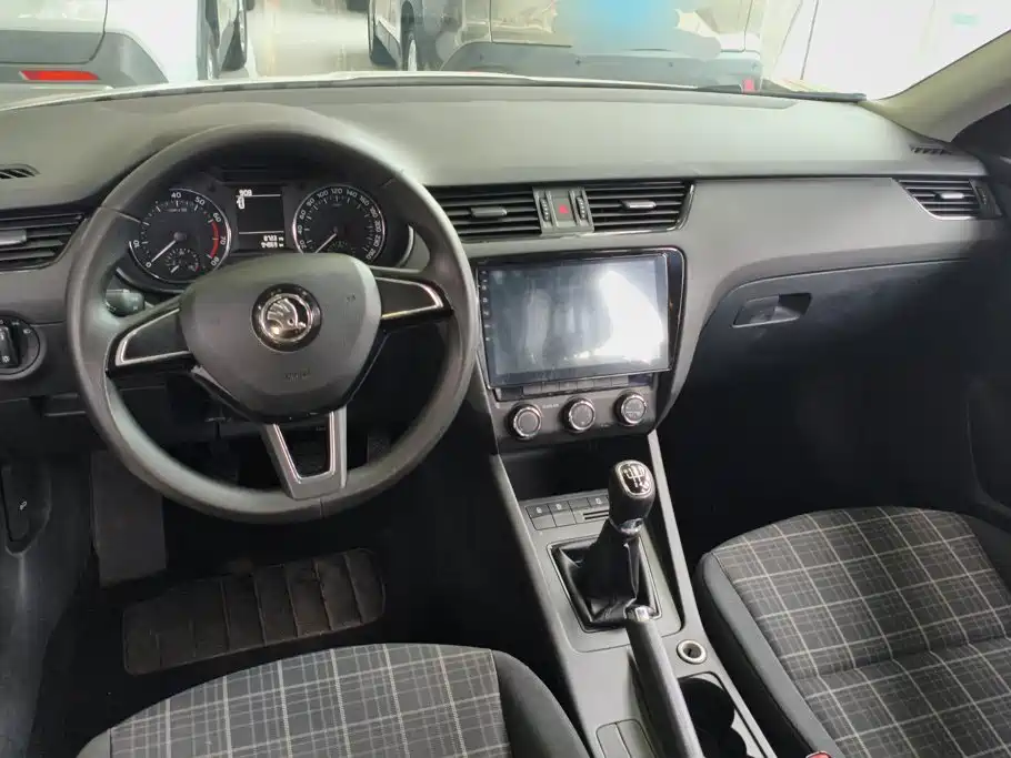 Skoda Octavia 2019 — фото 12
