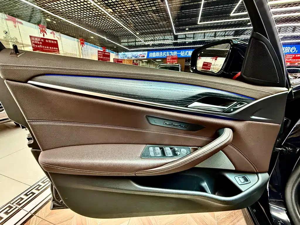 BMW 5 Series 2021 — фото 10