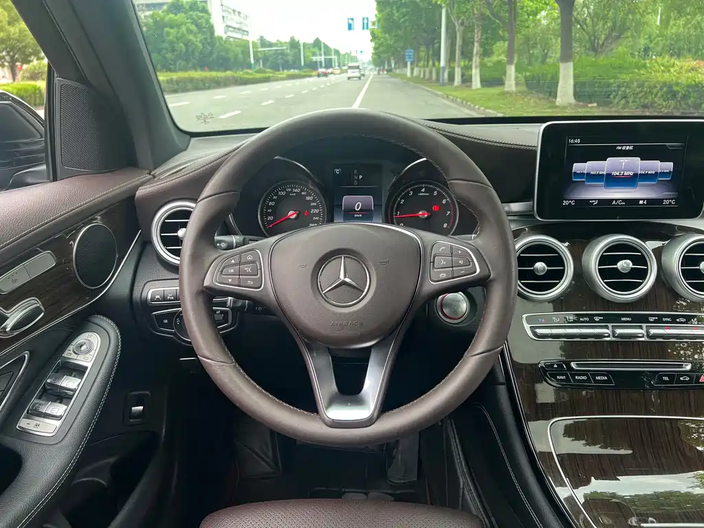 Mercedes-Benz GLC 2018 — фото 11