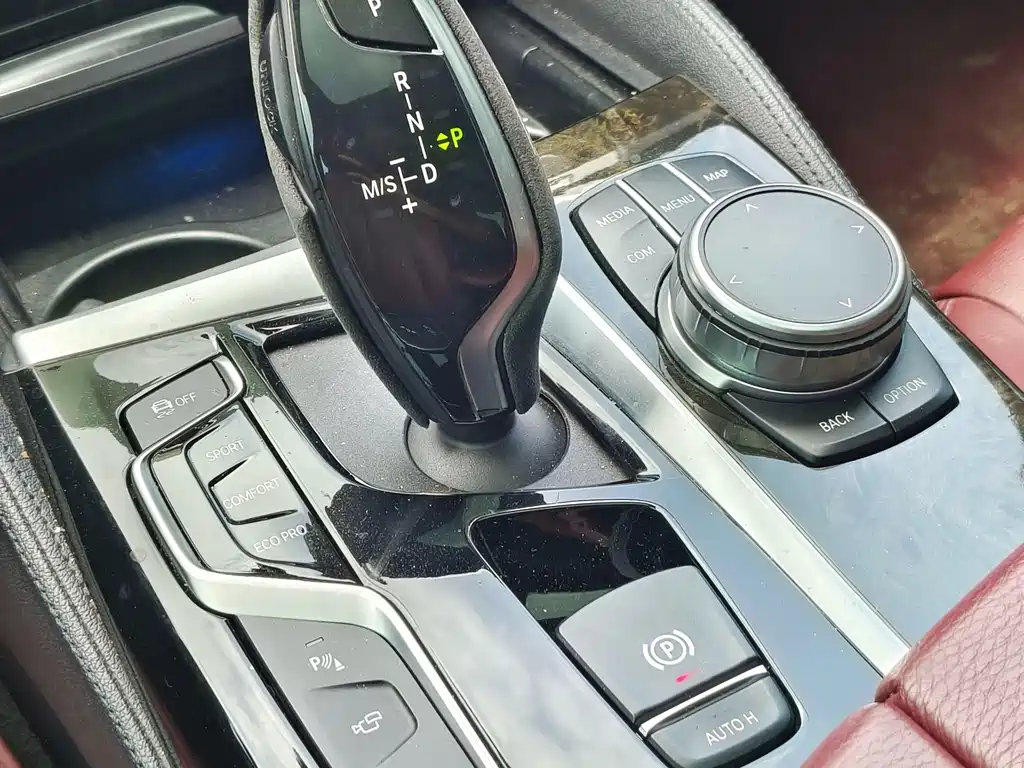 BMW 5 Series 2020 — фото 13