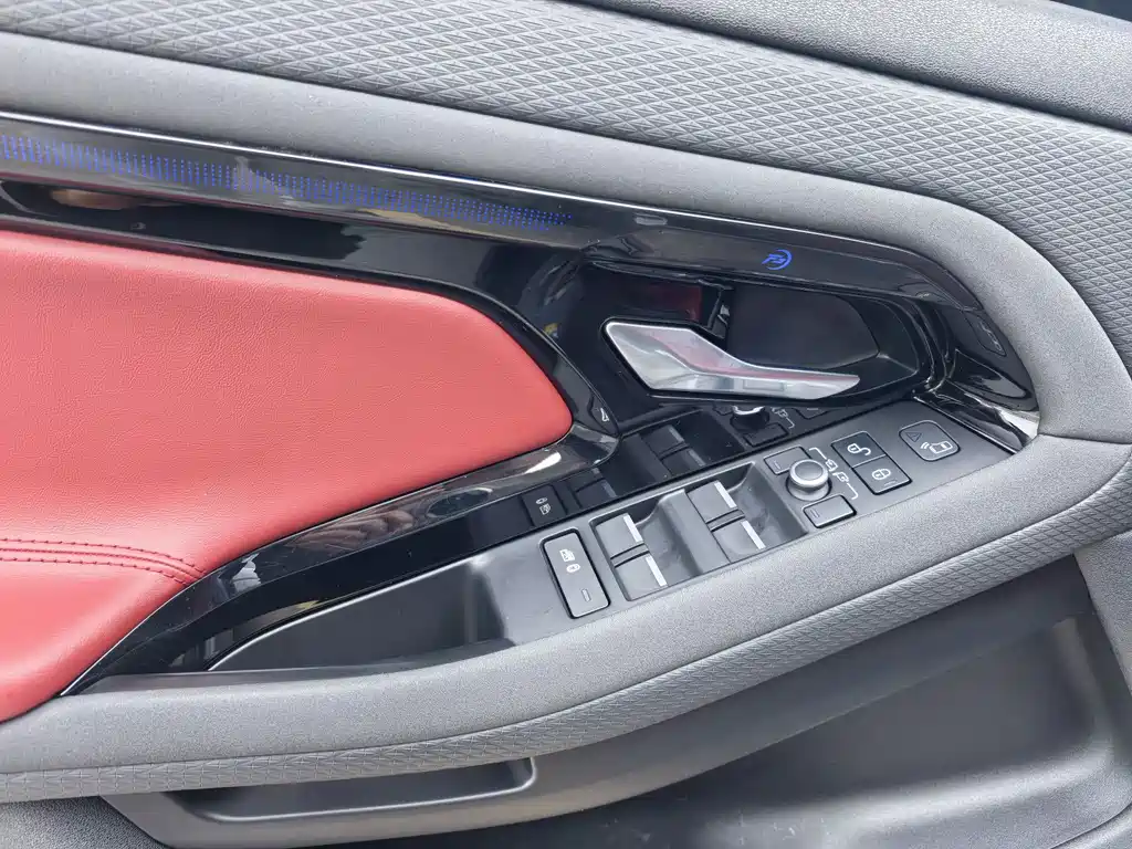 Land Rover Evoque 2021 — фото 8