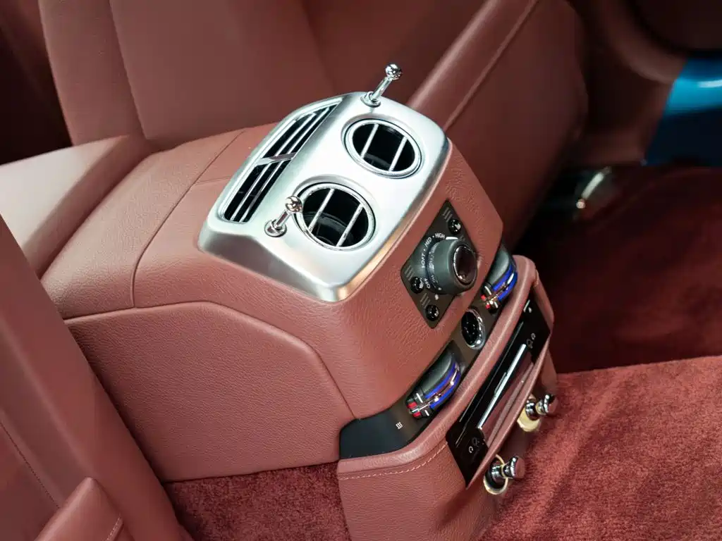 Rolls-Royce Ghost 2018 — фото 15