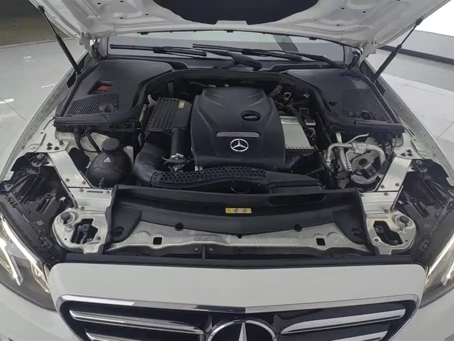Mercedes-Benz E-Class 2017 — фото 10