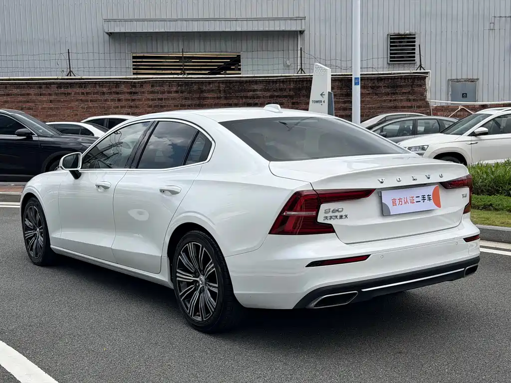 Volvo S60 2021 — фото 12