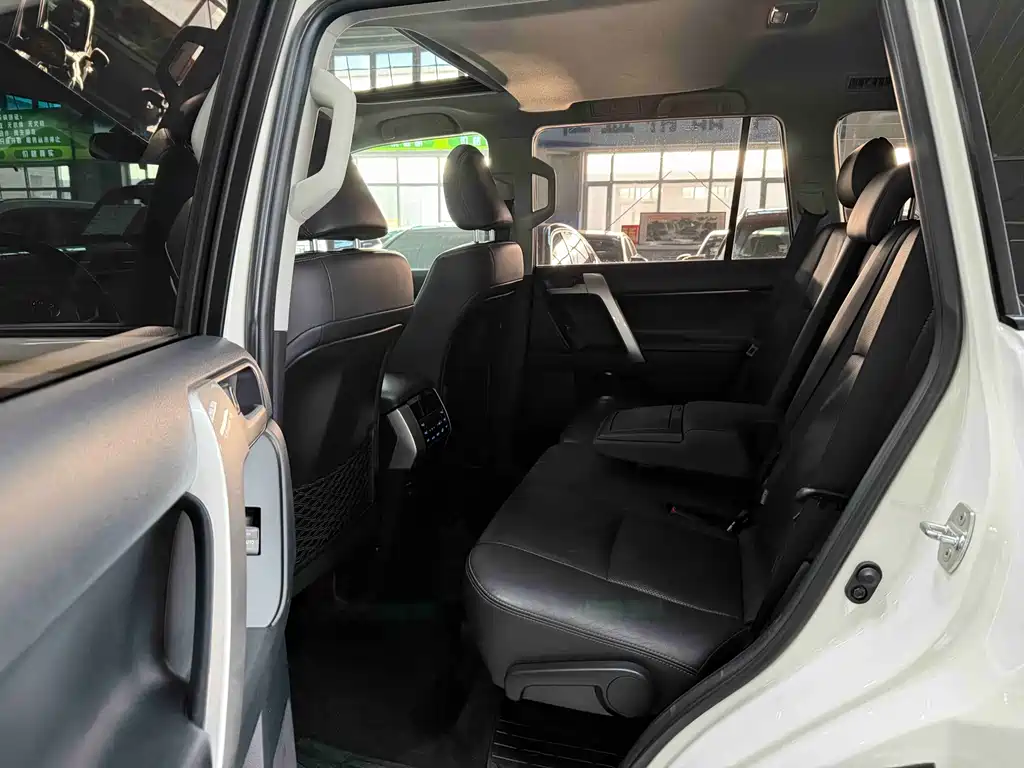 Toyota Prado 2019 — фото 13