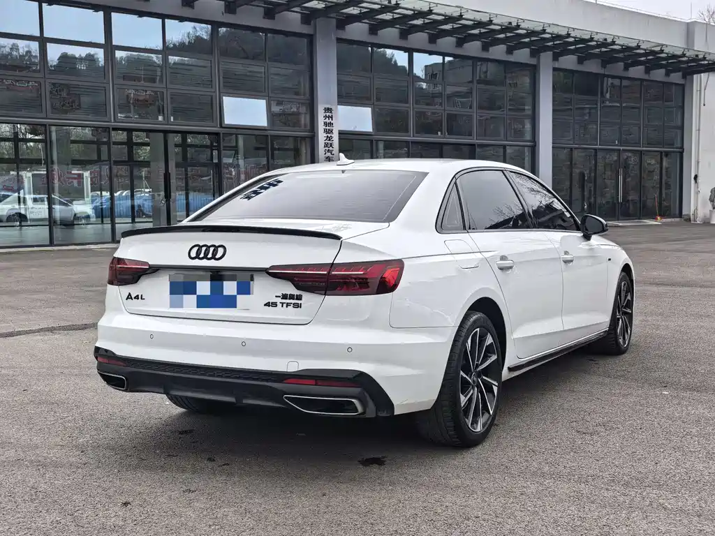 Audi A4L 2023 — фото 7