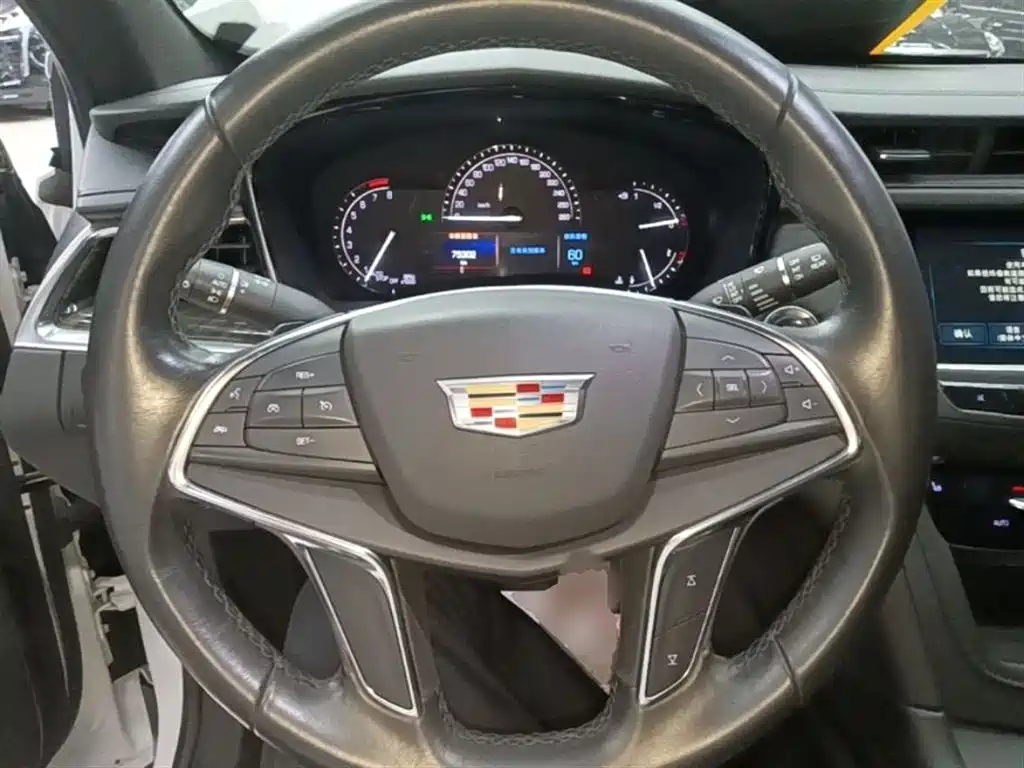 Cadillac XT5 2018 — фото 11