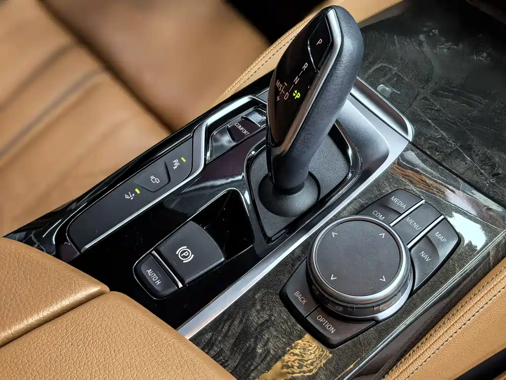 BMW 6 Series GT 2019 — фото 26