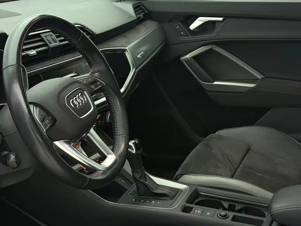 Audi Q3 2021 — фото 13