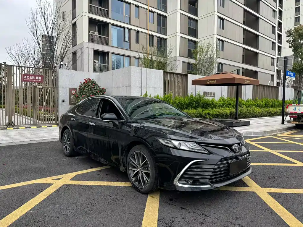 Toyota Camry 2022 — фото 3
