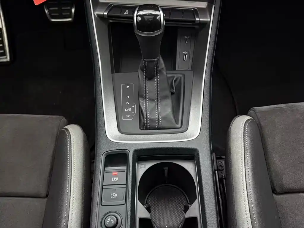 Audi Q3 2021 — фото 15