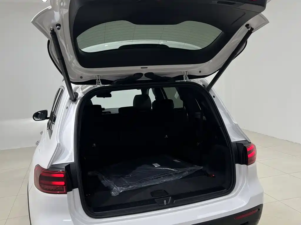 Mercedes-Benz GLB 2026