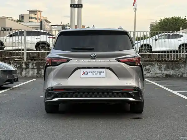 Toyota Granvia 2023