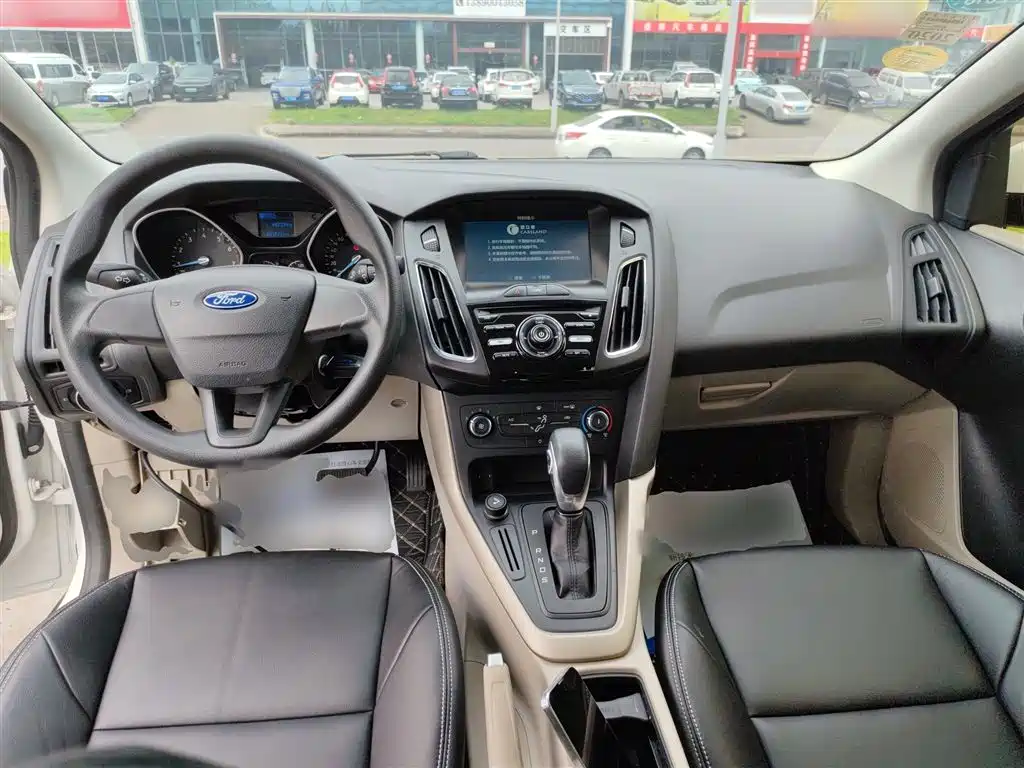 Ford Focus 2016 — фото 10