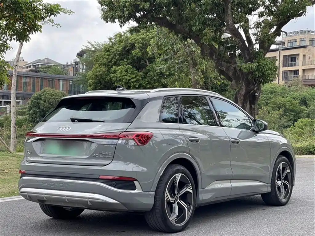 Audi Q4 e-tron 2023 — фото 10