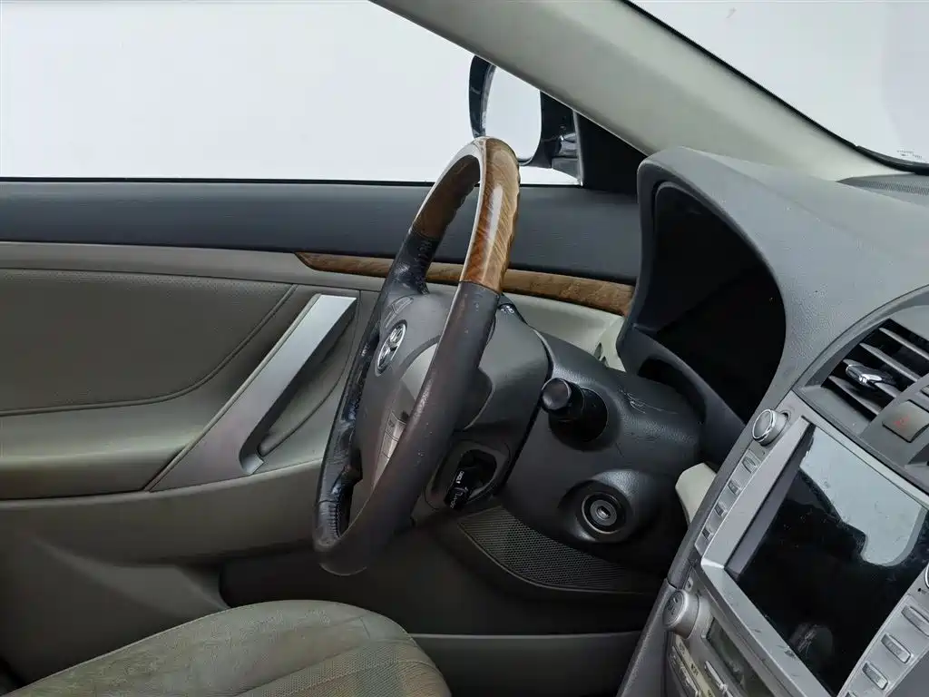 Toyota Camry 2011 — фото 22