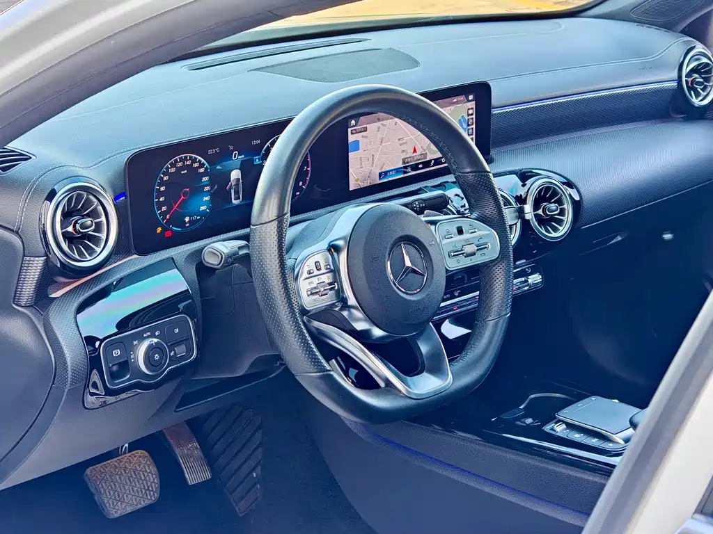 Mercedes-Benz A-Class 2022 — фото 11
