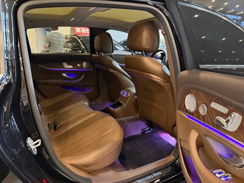 Mercedes-Benz E-Class 2022 — фото 14