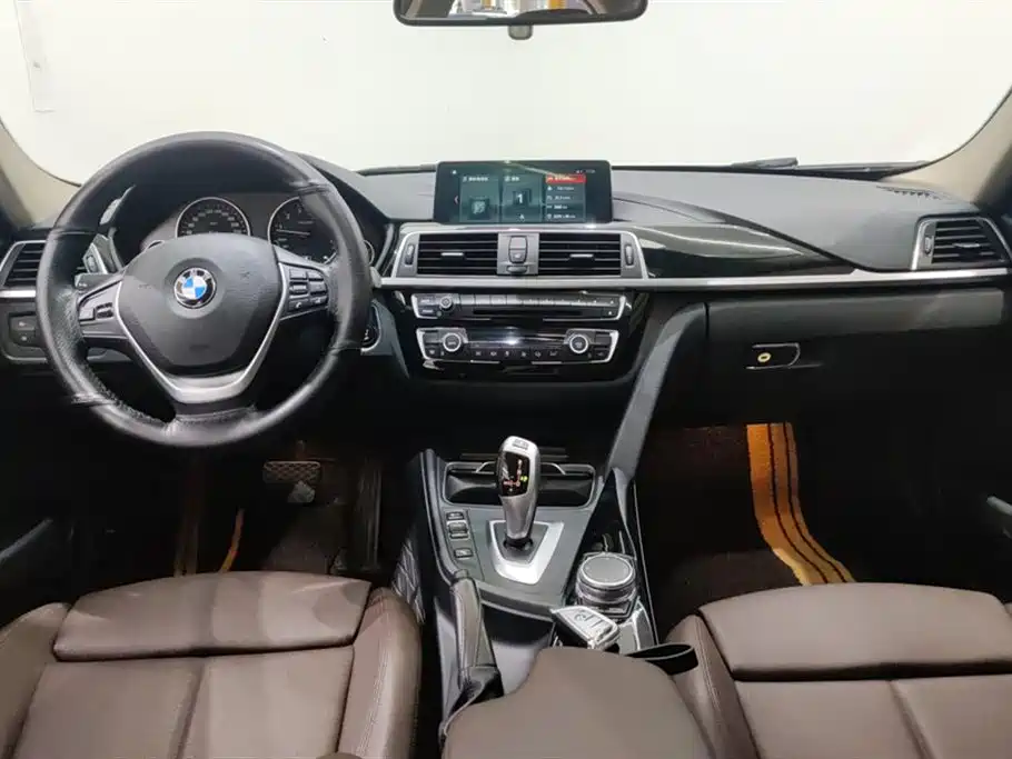 BMW 3 Series 2019 — фото 12