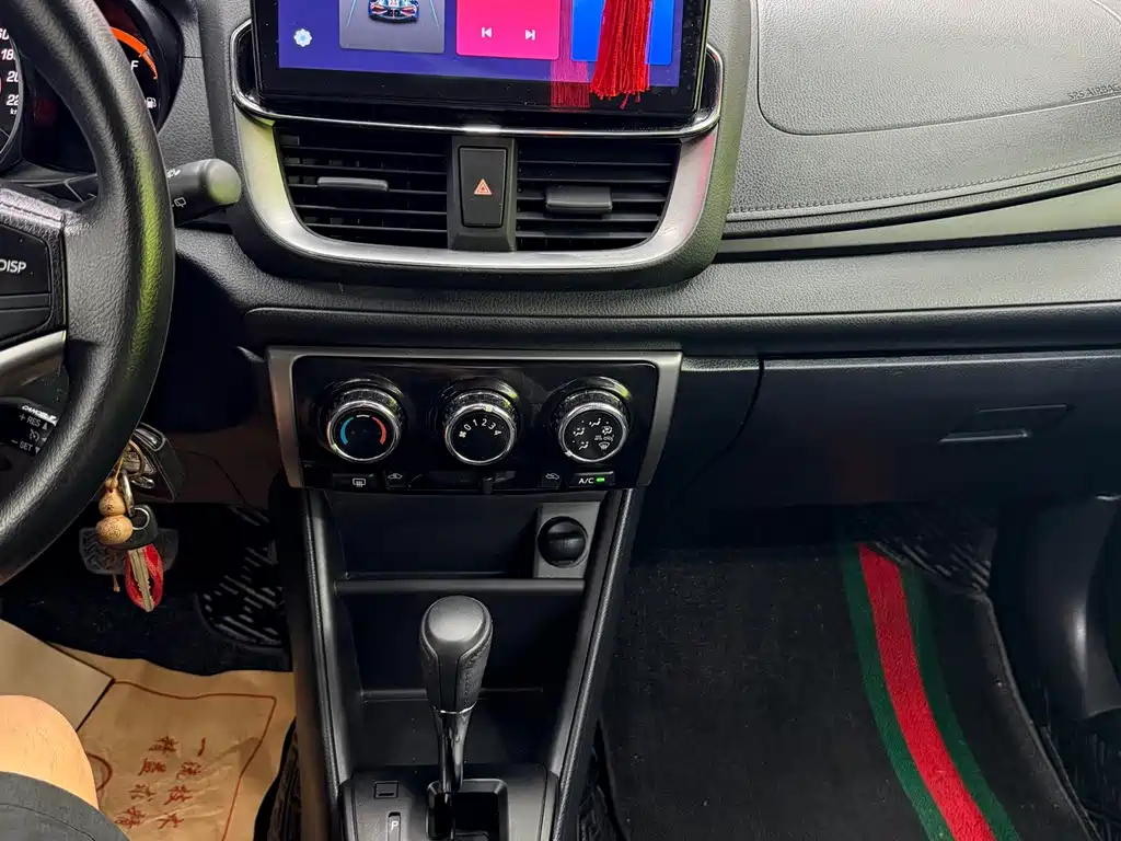 Toyota Yaris L 2023 — фото 16