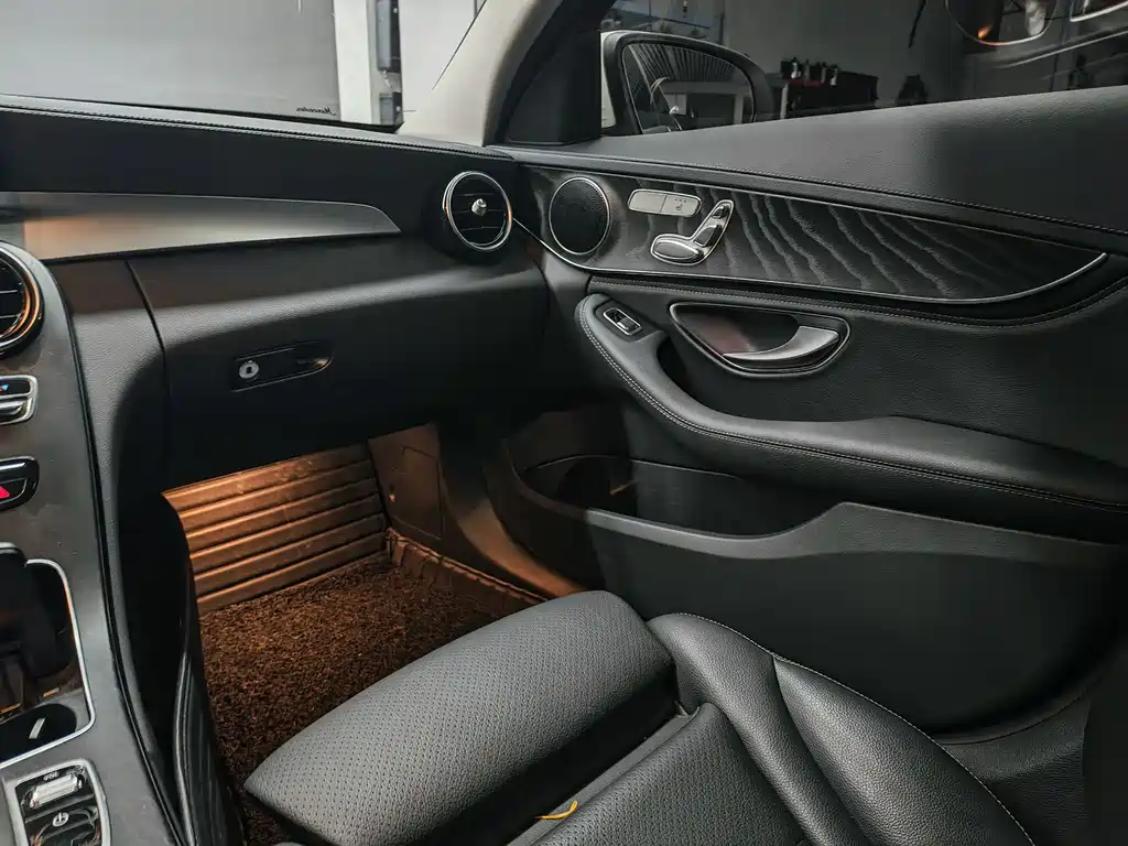 Mercedes-Benz C-Class 2020 — фото 7