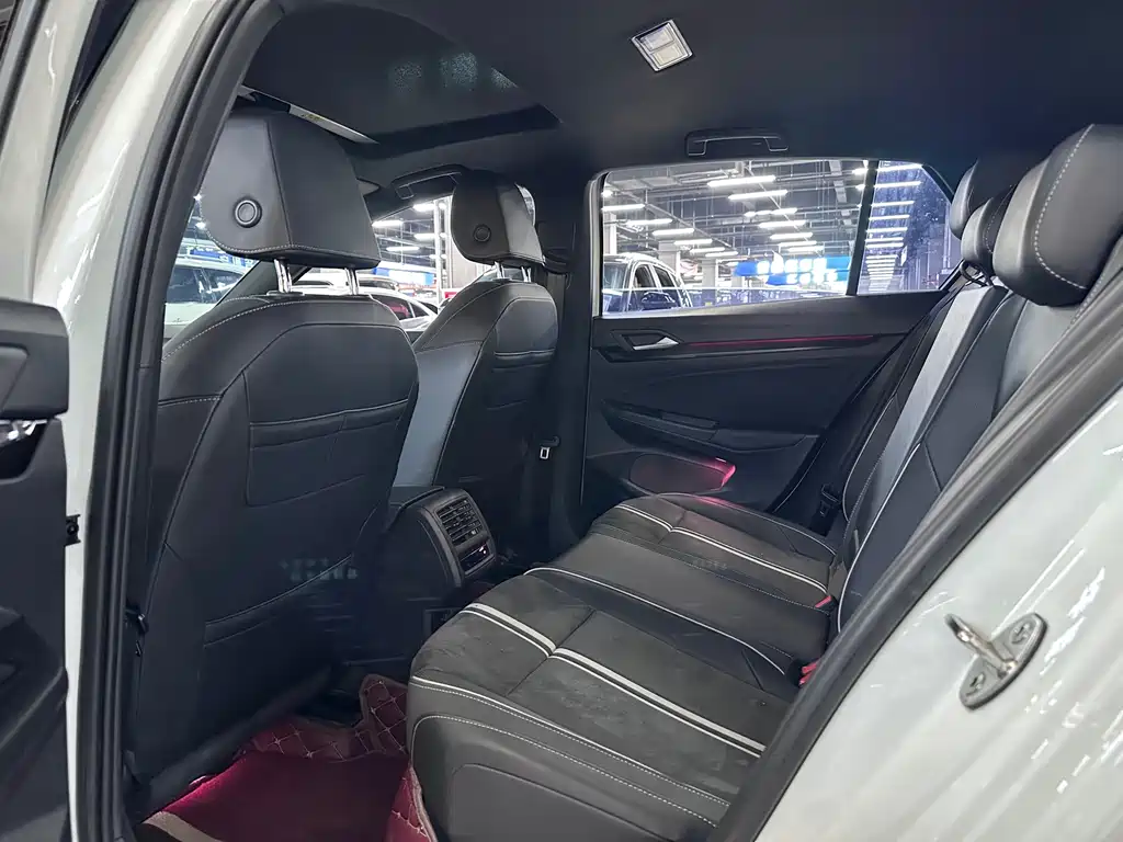 Volkswagen Golf 2021