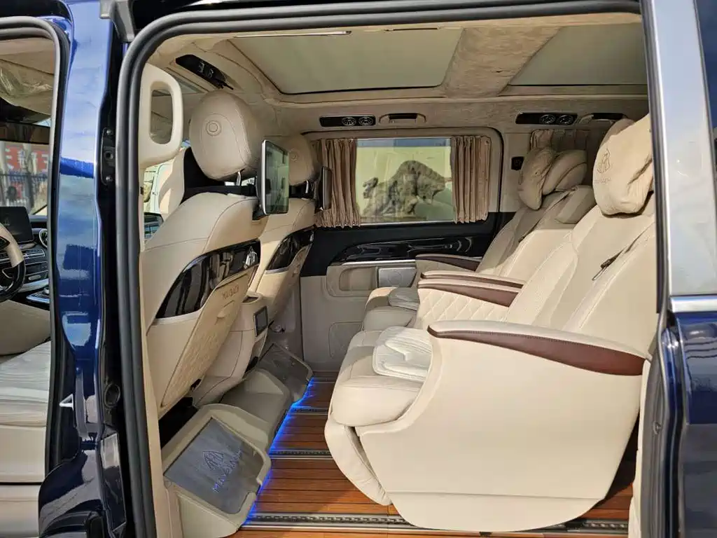 Mercedes-Benz V-Class 2019 — фото 10