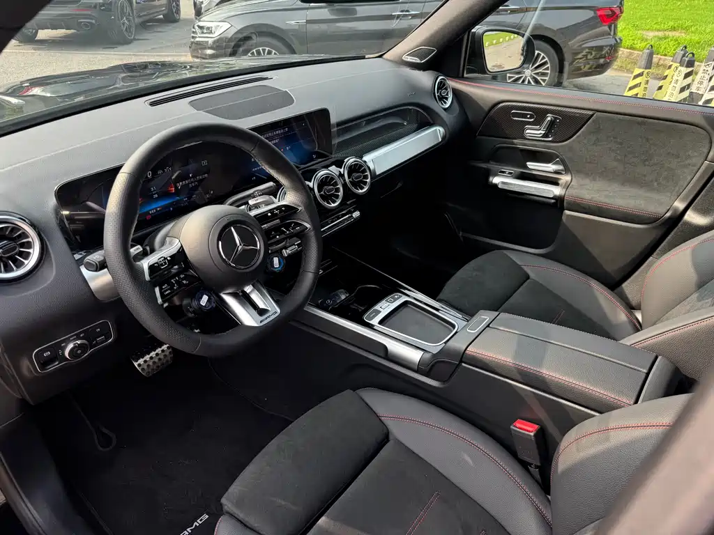 Mercedes-Benz GLB AMG 2026 — фото 10