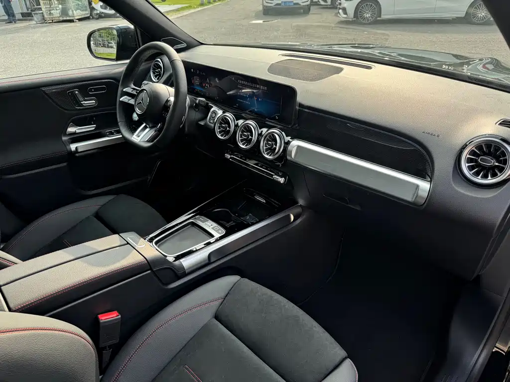 Mercedes-Benz GLB AMG 2026 — фото 18