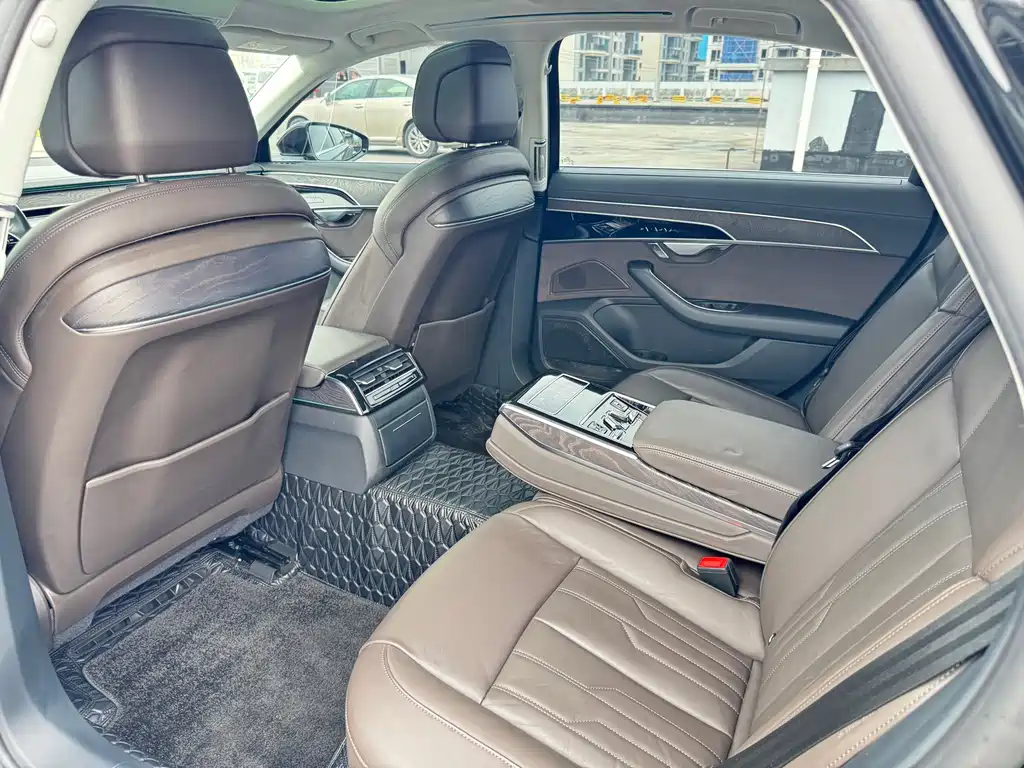 Audi A8 2023 — фото 14