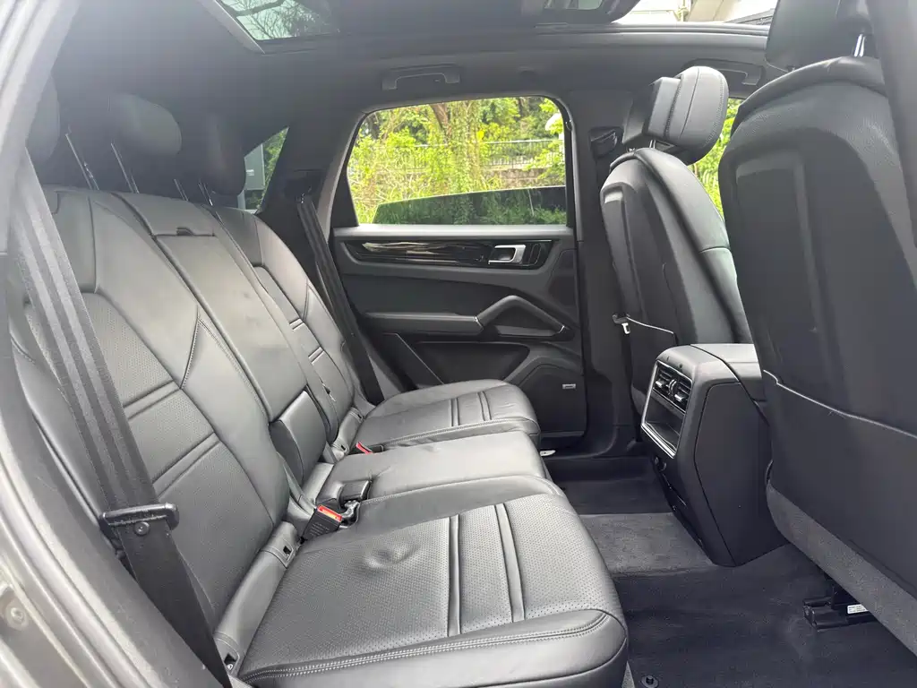 Porsche Cayenne 2019 — фото 10