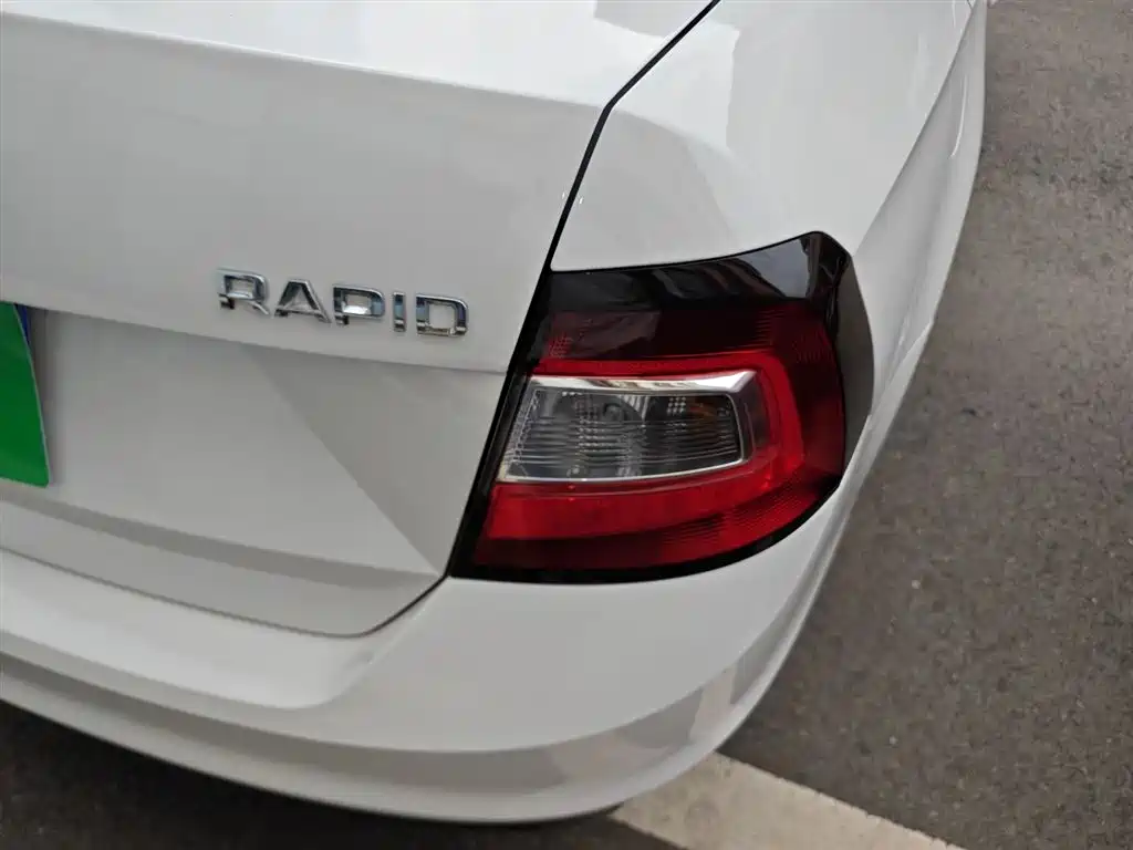 Skoda Rapid 2018 — фото 8