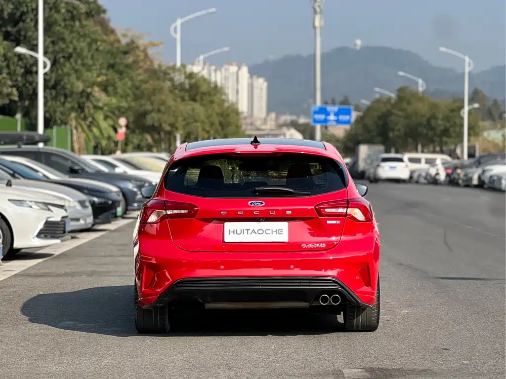 Ford Focus 2019 — фото 13
