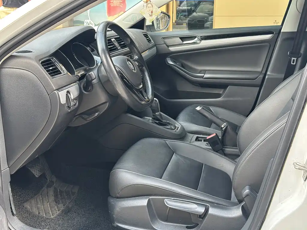 Volkswagen Sagitar 2019