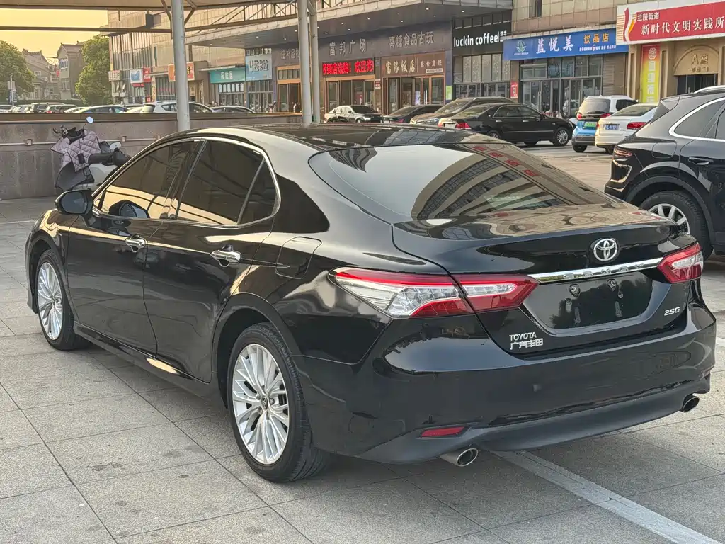 Toyota Camry 2018 — фото 4