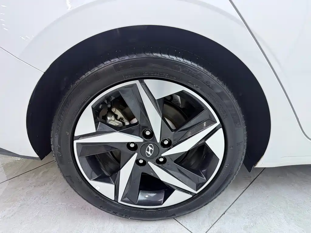 Hyundai Elantra 2022 — фото 22