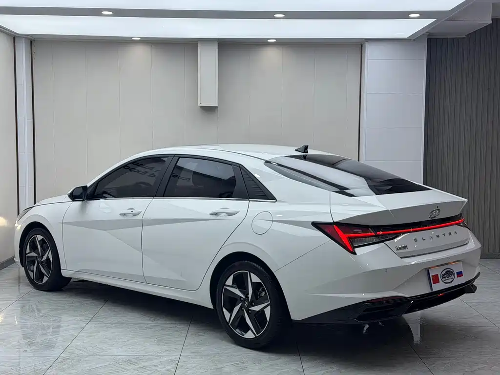Hyundai Elantra 2022