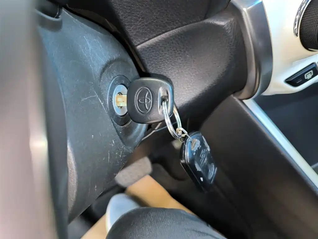 Toyota Yaris L 2015 — фото 9