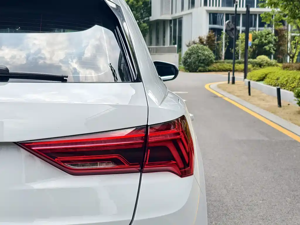 Audi Q3 2019 — фото 13